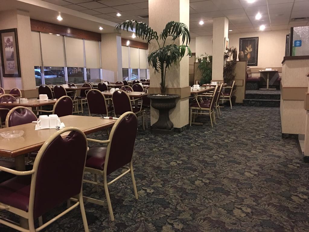 St. Albert Inn & Suites Saint Albert Exteriér fotografie