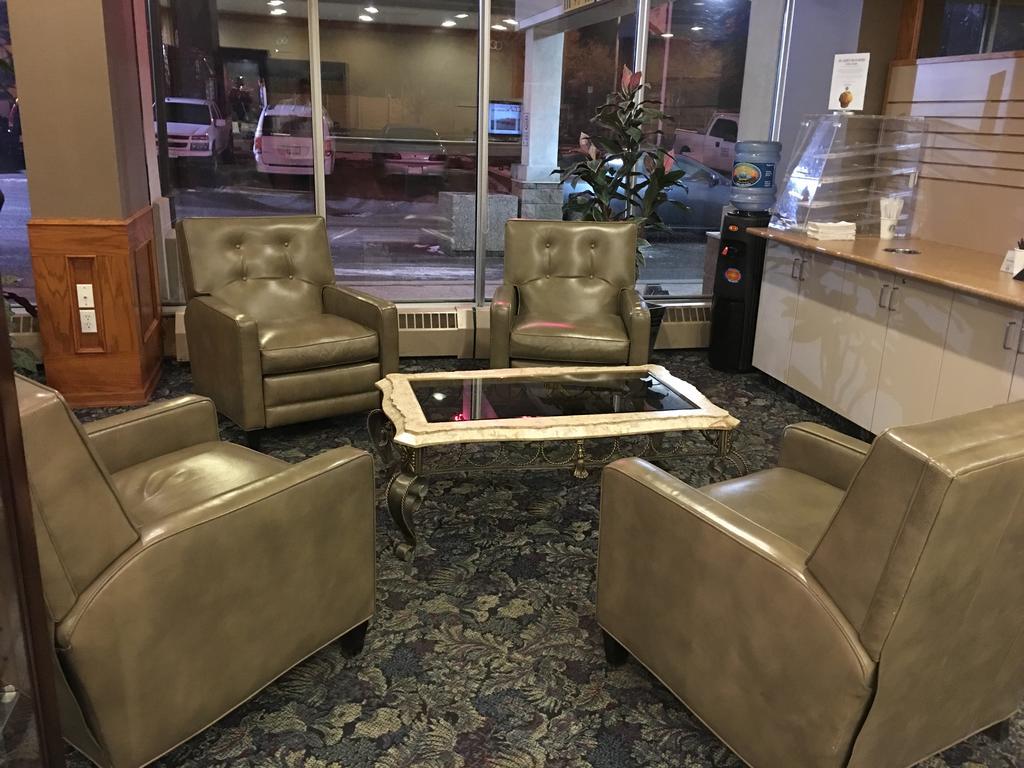 St. Albert Inn & Suites Saint Albert Exteriér fotografie